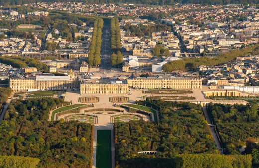 Fransa'nın başkenti Paris'te bulunan Versailles Sarayı tahliye edildi