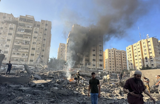 İsrail, Gazze'de mülteci kampındaki camiye saldırdı