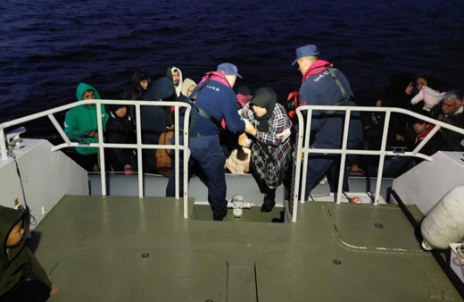Ayvalık açıklarında 49 düzensiz göçmen kurtarıldı!