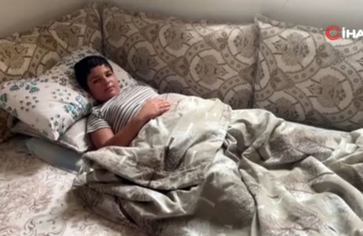 Şanlıurfa'da sokak köpekleri çocuğa saldırdı! Bisikletin demiri çocuğun kasığına saplandı!