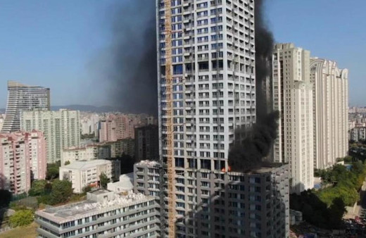 Ataşehir'de 40 katlı rezidansta yangın! İşçiler mahsur kaldı, yürekler ağza geldi