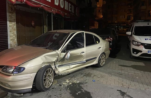 Bahçelievler’de polisin "dur" ihtarına uymayan araç kaçtı, kovalamacada iki polis yaralandı