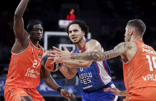 Anadolu Efes, Valencia'ya ilk yenilgisini yaşattı