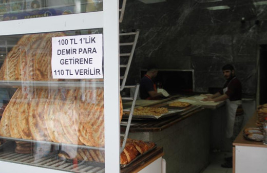 Fırıncıdan şaşırtan yöntem: 100 lira madeni para getirene 110 lira veriyor
