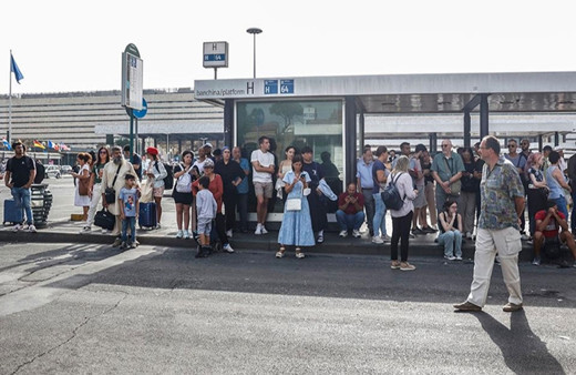 İtalya'da ulaşım durdu! Çalışanlar 24 saatlik greve gitti