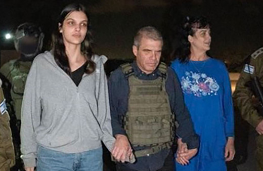 Katar devreye girdi Hamas, 2 ABD vatandaşı esirini serbest bıraktı! Elinde küçük bir çizik var