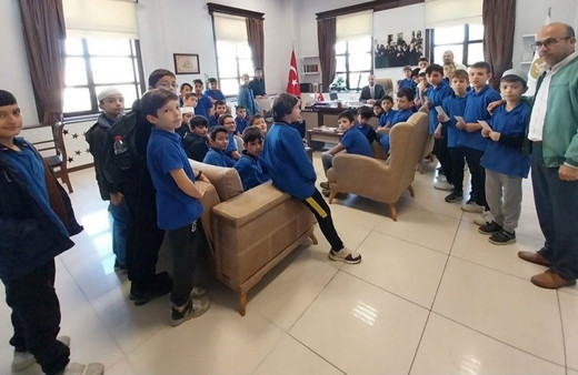 Kur’an Kursu öğrencileri harçlıklarını Filistin’e gönderdi