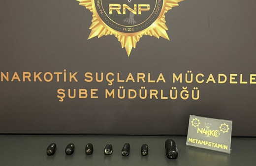 Uyuşturucuyu cinsel organ ve bağırsaklarına gizlemişler!