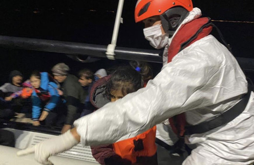 Yunan unsurlarınca ölüme terk edilen 35 kaçak göçmen kurtarıldı