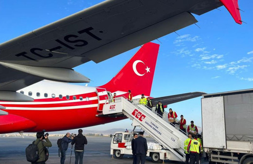 Gazze'ye ilaç ve tıbbi malzeme taşıyan uçak yola çıktı! Bakan Fahrettin Koca duyurdu