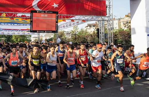 İstanbul'da Zeytinburnu Uluslararası Cumhuriyet Koşusu yapıldı