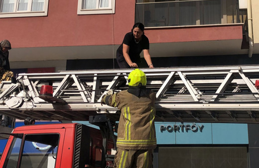 Bursa'da 10 katlı apartmanda çıkan yangın söndürüldü!