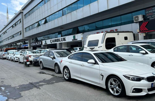 Parası olan sıfıra koştu ikinci el oto galericilerin elinde kaldı