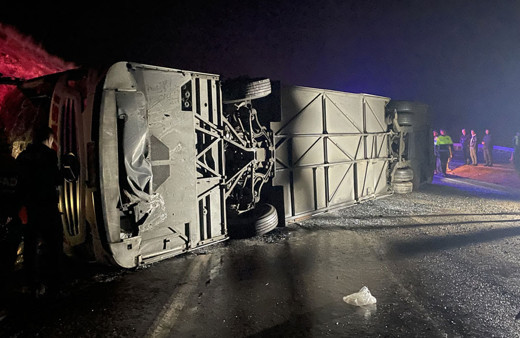 Kayseri'de otobüs devrildi! 38 kişi yaralandı