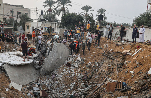 İsrail, Gazze'de bir camiyi daha bombaladı