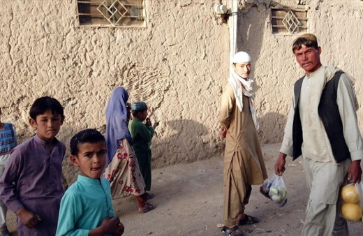 Afganlar isyanda! Pakistan'da hükümetin "yeni vize politikası" protesto edildi