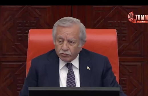 Canlı yayında Meclis'te küfür şoku! Mikrofonu kapattı sandı ama...