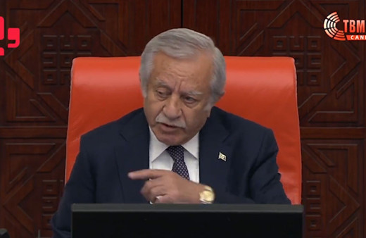 Meclis Genel Kurulu'nda Celal Adan'ın mikrofonu kapatıp HEDEP'lilere ettiği küfür canlı yayına yansıdı!