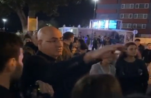 Emniyet müdürü, öğrencilerin eylem yapabilmesi için yolları açtırdı