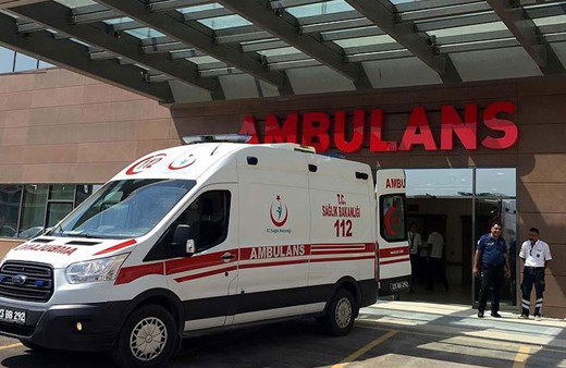 Balkondan eve girmeye çalıştı sonu feci oldu! Karnına saplandı kesip götürdüler