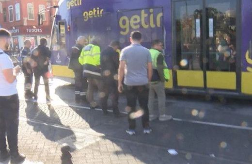 İstanbul’da Kabataş tramvayı raydan çıktı