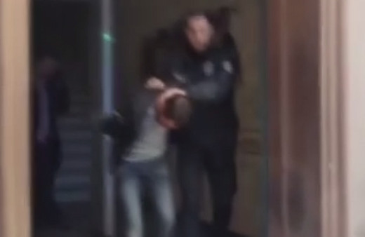 İstiklal Caddesi'ne asılan Türk bayraklarına zarar veren kişi yakalandı