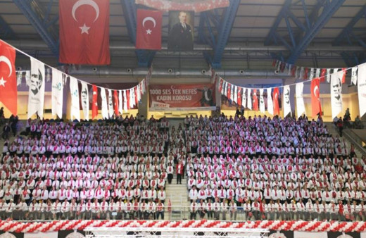 Kocaeli'de bin kadın Atatürk'ün sevdiği şarkıları söyledi!