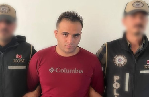 Kendini MİT personeli olarak tanıtan dolandırıcı kıskıvrak yakalandı