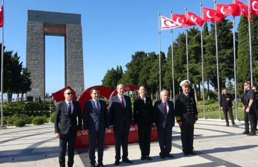 KKTC Cumhurbaşkanı Tatar, Çanakkale Şehitler Abidesi'ni ziyaret etti