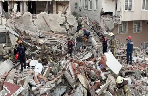 Güngören'de yıkım sırasında 6 katlı bina çöktü