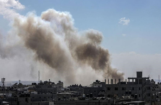 İsrail, Gazze'de sivilleri taşıyan yolcu otobüsünü bombaladı!