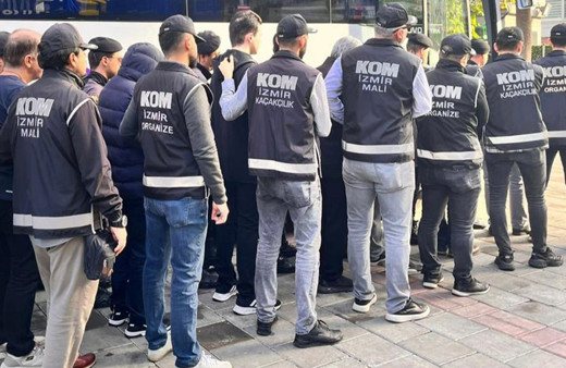 İzmir'de FETÖ operasyonu: 28 şüpheli tutuklandı!