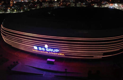 Sivas'ın stadyumu artık ışıl ışıl! Dış cephe aydınlatması tamamlandı