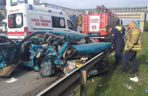 İstanbul'da TEM Otoyolu'ndaki iki kazada 5 kişi yaralandı!