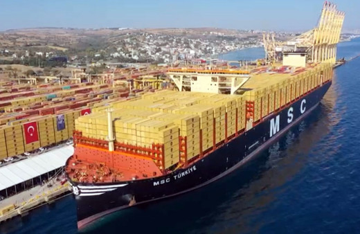 Dünyanın en büyük konteyner gemilerinden "MSC Türkiye" Tekirdağ'a geldi