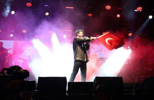 100. yılda Murat Boz konseriyle coştular