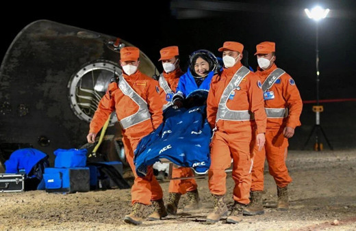 Çin'in uzay istasyonundaki taykonot ekibi Dünya'ya döndü