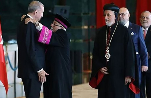 O görüntünün gizemi çözüldü! Bakın Hahambaşı Haleva, Erdoğan'ın omzuna ellerini koyup ne demiş