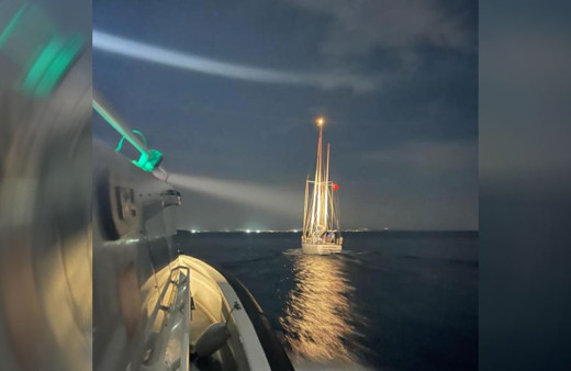 Yelkenli teknede 78 düzensiz göçmen yakalandı!