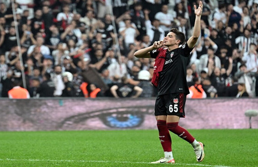 Beşiktaş, Yakup Arda Kılıç ile profesyonel sözleşme imzaladı