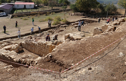 Diyarbakır'da içinde 46 mezarın olduğu 1500 yıllık kilise kalıntısı bulundu!