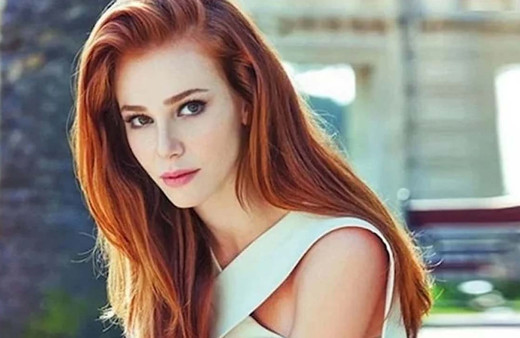 Elçin Sangu'nun yeni imajı hayranlarını ikiye böldü