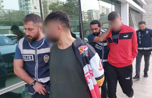 Silah satma bahanesiyle buluşup 30 bin lira gasp ettiler!