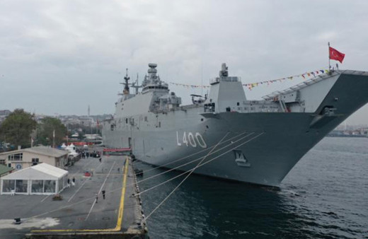 TCG Anadolu'ya vatandaşlardan yoğun ilgi