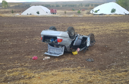 Kontrolden çıkan otomobil takla attı, sürücü ölümden döndü