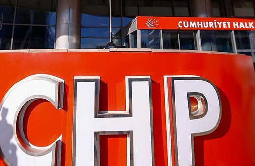 CHP yeni genel başkanını yarın seçecek! Kurultay öncesi salona asılan pankart alay konusu oldu