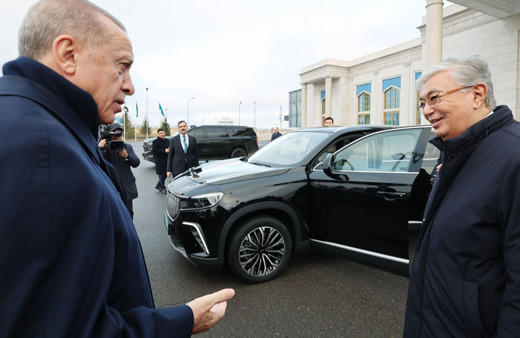 Cumhurbaşkanı Erdoğan, Kazakistan Cumhurbaşkanı'na Togg hediye etti