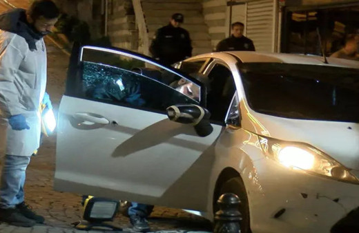 Samsun'da otomobile düzenlenen pompalı tüfekli saldırıda 3 kişi yaralandı