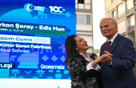Türkan Şoray ve Ediz Hun, İzmirlilerle festivalde buluştu