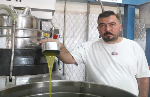 Yemeklerin vazgeçilmezi zeytinyağı, fabrikada 210 TL’den alıcı buluyor